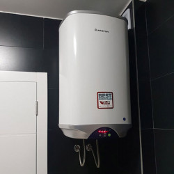 Ariston SHAPE ECO EVO 80 V 1.8kW 75L sumontuotas vandens šildytuvas